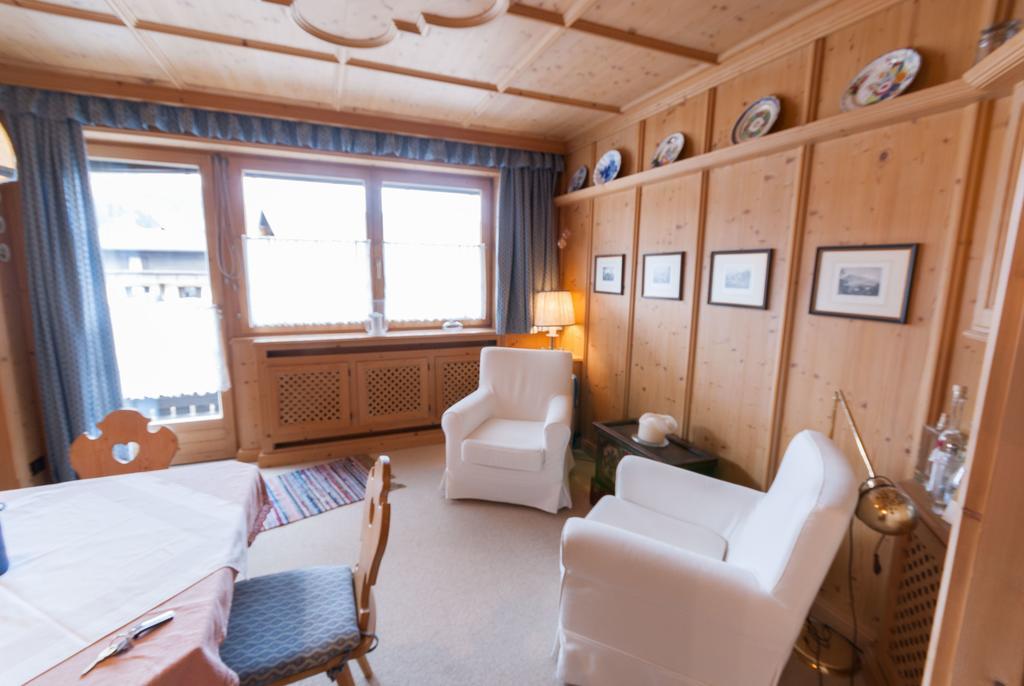 Modern Living Traditional Style 알텐막팀퐁와 객실 사진